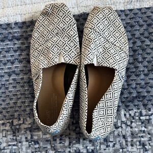 Toms Black and White Patterned Flats